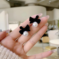 Brinco de Pressão Infantil de Festa Preto Laço e Pérola Suzy
