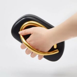 Bolsa Clutch Moderna Preta com Alça de Metal da zara