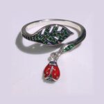 anel de joaninha ajustavel prata com pingente gffg