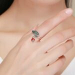 anel de joaninha ajustavel prata com pingente gg