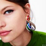 brinco colorido esmaltado de coração invertido azul e verde cddd