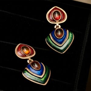 Brinco colorido esmaltado de coração invertido azul e verde