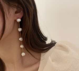 Brinco de Pérola Natural Longo Fio Fino 