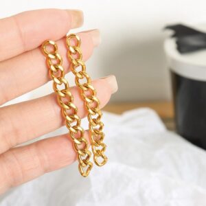 Brinco de Pressão de Corrente Longo Dourado Fino