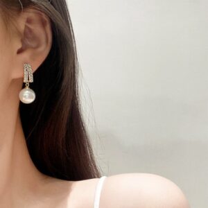 Brinco de Pressão de Festa Delicado Cravejado com Pérola