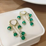 brinco verde de festa com franja de cristais de argola dd