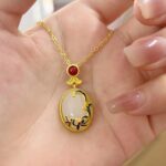 colar verde e vermelho estilo oriental detalhe bordado no meta rrgddg