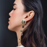 maxi brinco dourado e preto de moedas de leão fggf (1) (1)