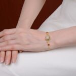 pulseira verde e vermelho estilo oriental detalhe bordado no metal ddddd