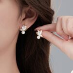 Brinco delicado com pérola de borboleta elegante para festas fd