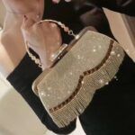 Clutch Dourada cravejada com Franja de Festa n