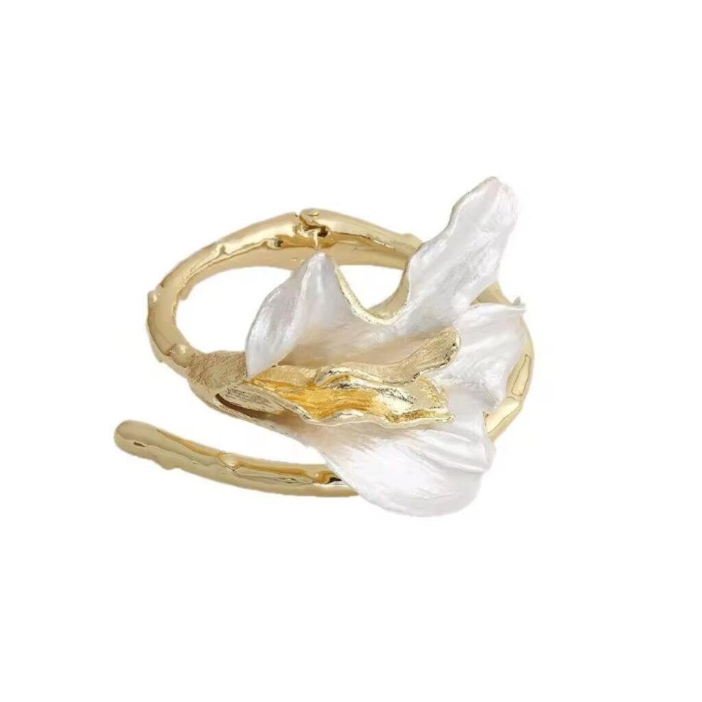 Pulseira de Flor de Metal Grande Dourada e Branca Tulipa Esmaltada