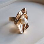 anel ajustavel moderno dourado com perola ddddd