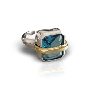 Anel azul ajustável prata grande quadrado com detalhe dourado