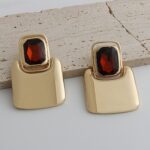 brinco de pressao marrom e dourado maxibrinco quadrado de metal moderno eet