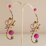 brinco fucsia e verde de festa longo arabesco hh