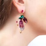 brinco fucsia e verde grande de festa com cristais e folha cravejada colar uu j