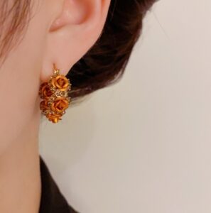Brinco Laranja de Festa Delicado de Argola de Flores 