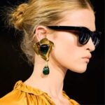 maxi brinco verde esmeralda de pedra moderno com metal dourado