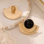 Brinco de pressao preto e dourado moderno de meio so ffddl