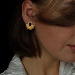 Brinco de pressao preto e dourado moderno de meio so ffl