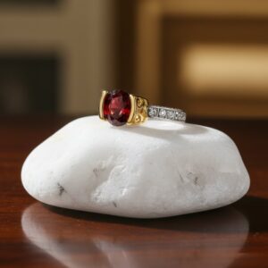 Anel marsala de festa prata e dourado extravagante estiloso