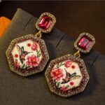 brinco beija flor e rosa estampado com pedra fucsia vintage 7dddffs