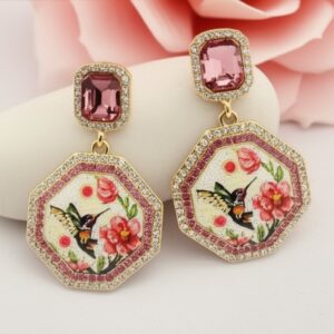 Brinco beija-flor e rosa estampado com pedra fúcsia vintage