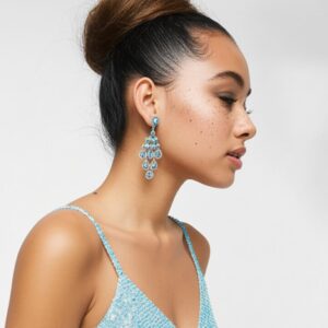 Este brinco de pressão azul claro de festa grande com prata é simplesmente deslumbrante! Com um tom suave e elegante de azul claro,