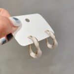 brinco de pressao branco esmaltado de argola