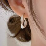 brinco de pressao branco esmaltado de argola cddf