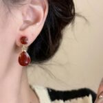 brinco de pressao marsala e dourado de gota delicado fddfd