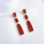 brinco de pressao marsala e dourado longo elegante retangula fddr