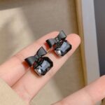 brinco de pressão preto delicado de festa pequeno infantil gdggdffgg