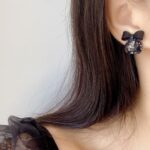 brinco de pressão preto delicado de festa pequeno infantil ggg