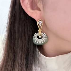 Brinco de pressão verde com pedra natural ágata elegante