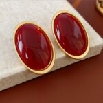 brinco dourado com pedra marsala oval grande