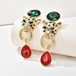 brinco verde e marsala de festa tigre dourado dd