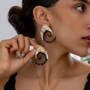 Brinco Preto e Dourado de Dente de Elefante Extravagante