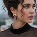 brinco dourado e preto dente de elefante gyg