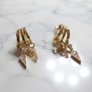 Brinco de pressão dourado de argola e correntes banhado a ouro