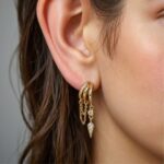 brinco de pressão dourado de argola e correntes yt