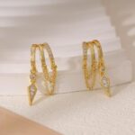 brinco de pressão dourado de argola e correntes ytt